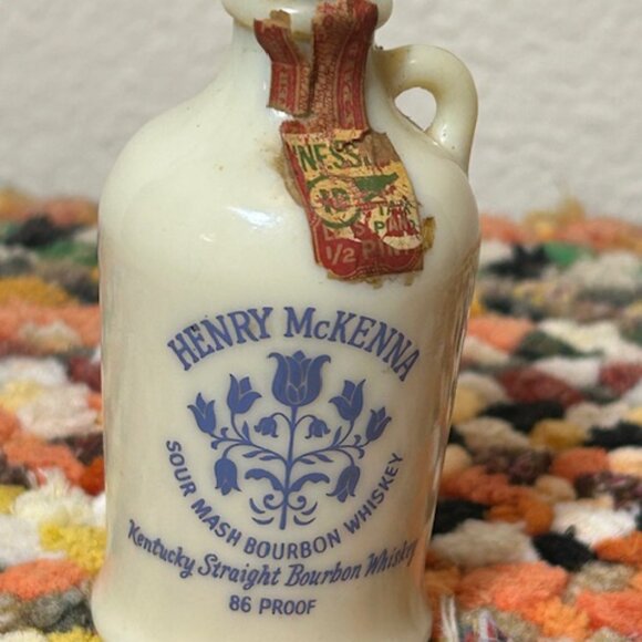 1970’s Vintage Henry Mckenna Bourbon Whisky Miniature Ceramic Jug Bottle - Picture 10 of 14